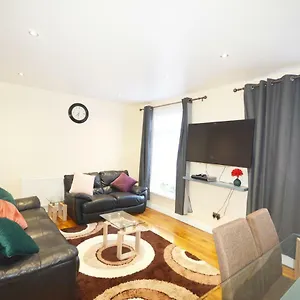 london-modern-4-bedroom-apartment.cambridgehotelsuk.com/